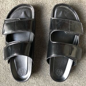 Massimo dutti black patent leather chunky slides